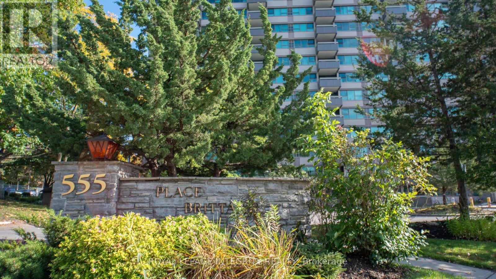 1008 - 555 Brittany Drive, Ottawa, Ontario  K1K 4C5 - Photo 2 - X12612500