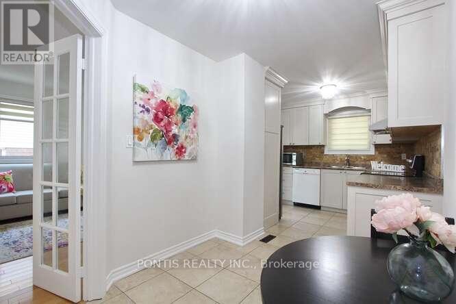 72 Sheldrake Court, Brampton, Ontario  L6Y 2W9 - Photo 8 - W12612370