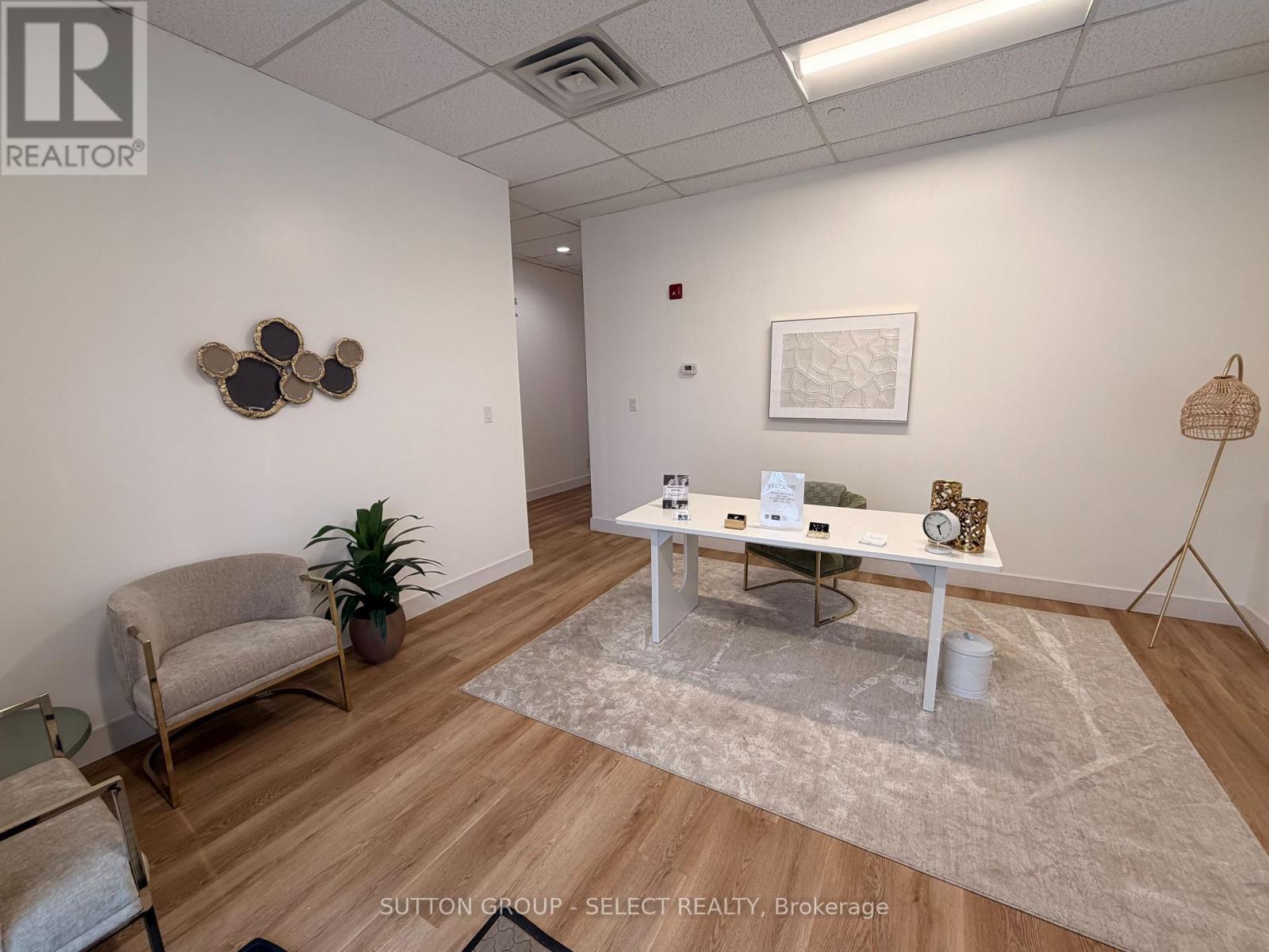 275 Colborne Street, London East (East K), Ontario  N6B 2S7 - Photo 5 - X12612310