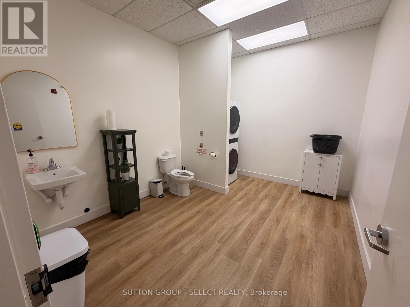 275 Colborne Street, London East (East K), Ontario  N6B 2S7 - Photo 8 - X12612310