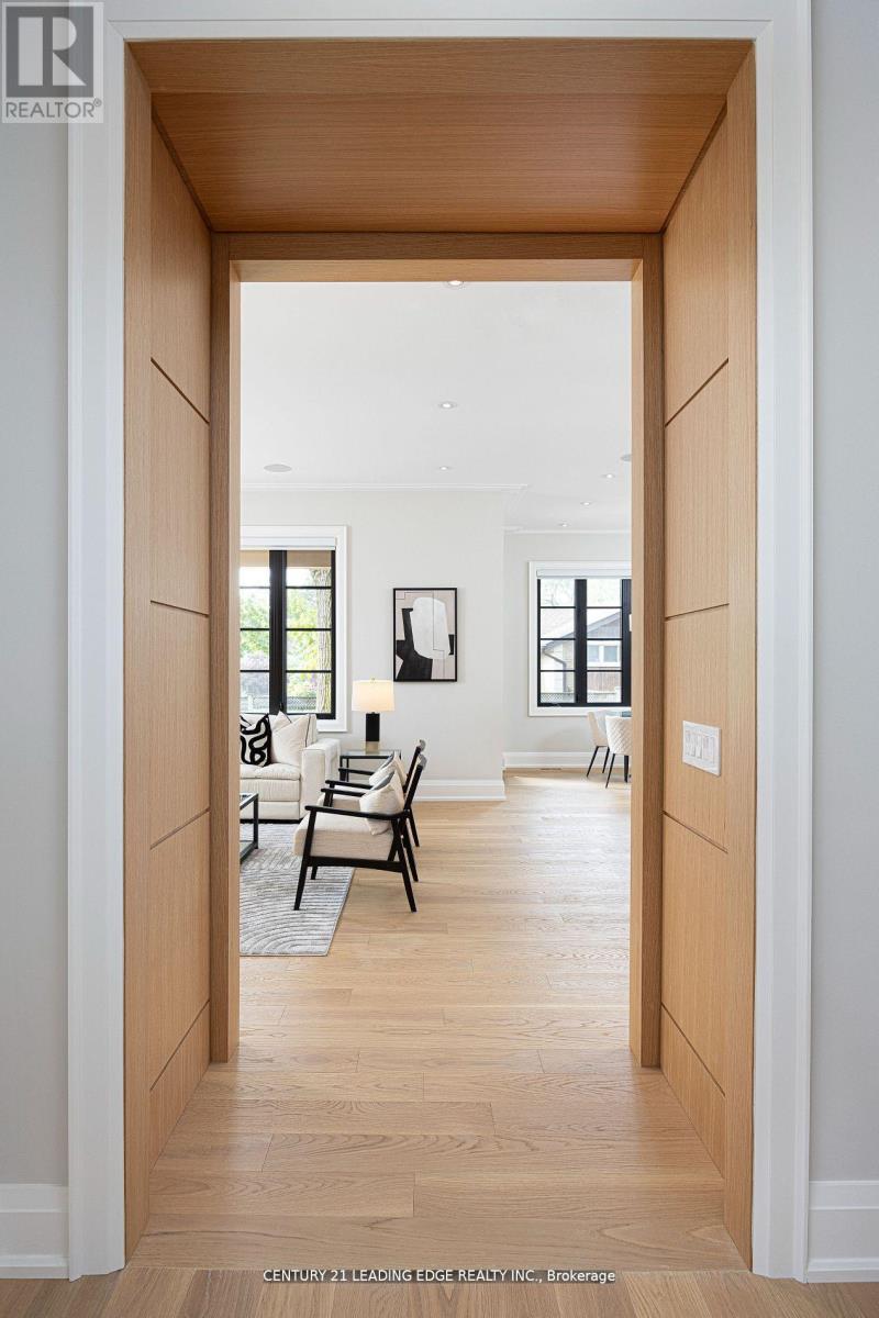 48 Tangmere Road, Toronto, Ontario  M3B 2N3 - Photo 4 - C12612494