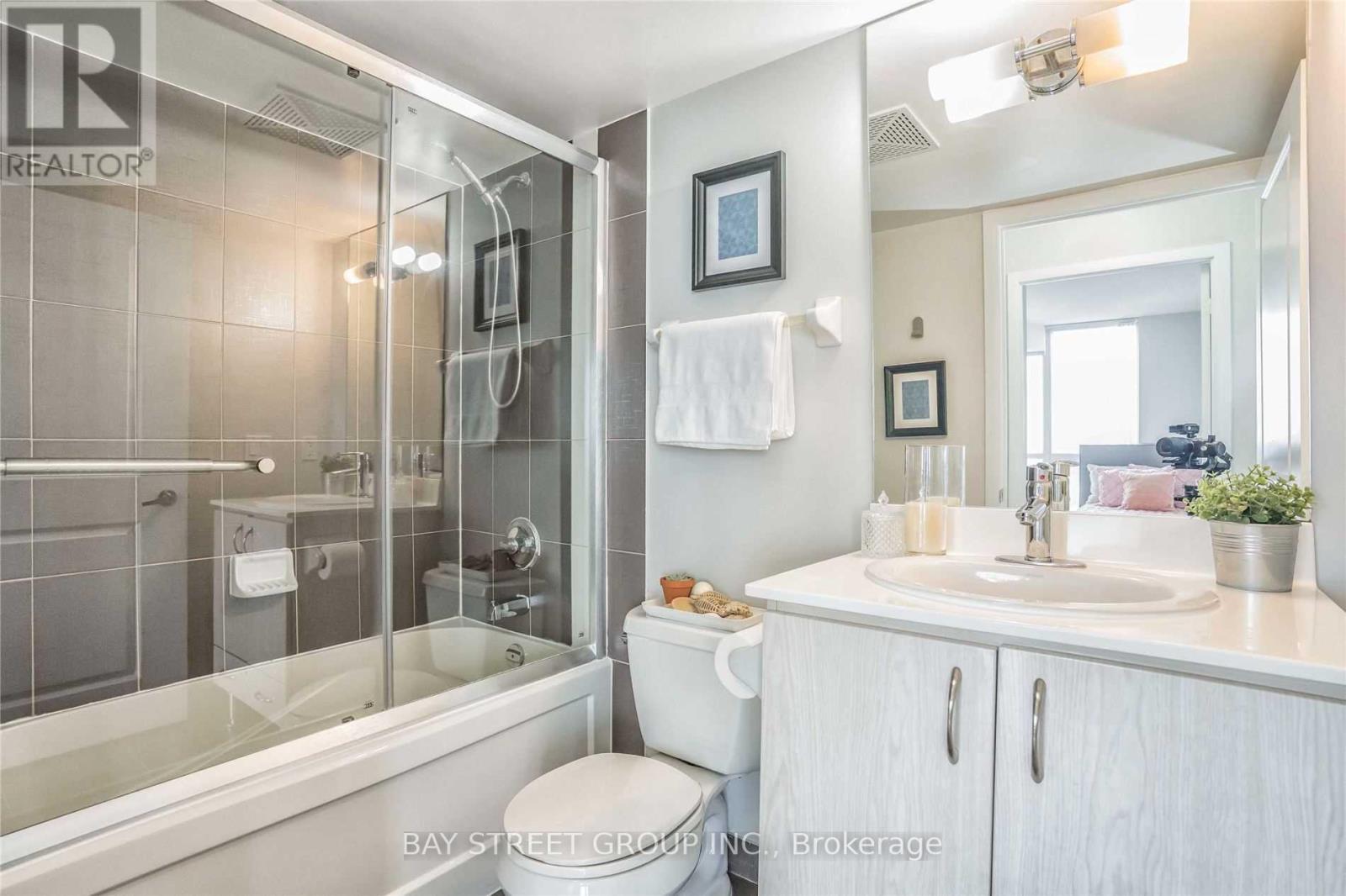 2207 - 5791 Yonge Street, Toronto, Ontario  M2M 0A8 - Photo 7 - C12612516