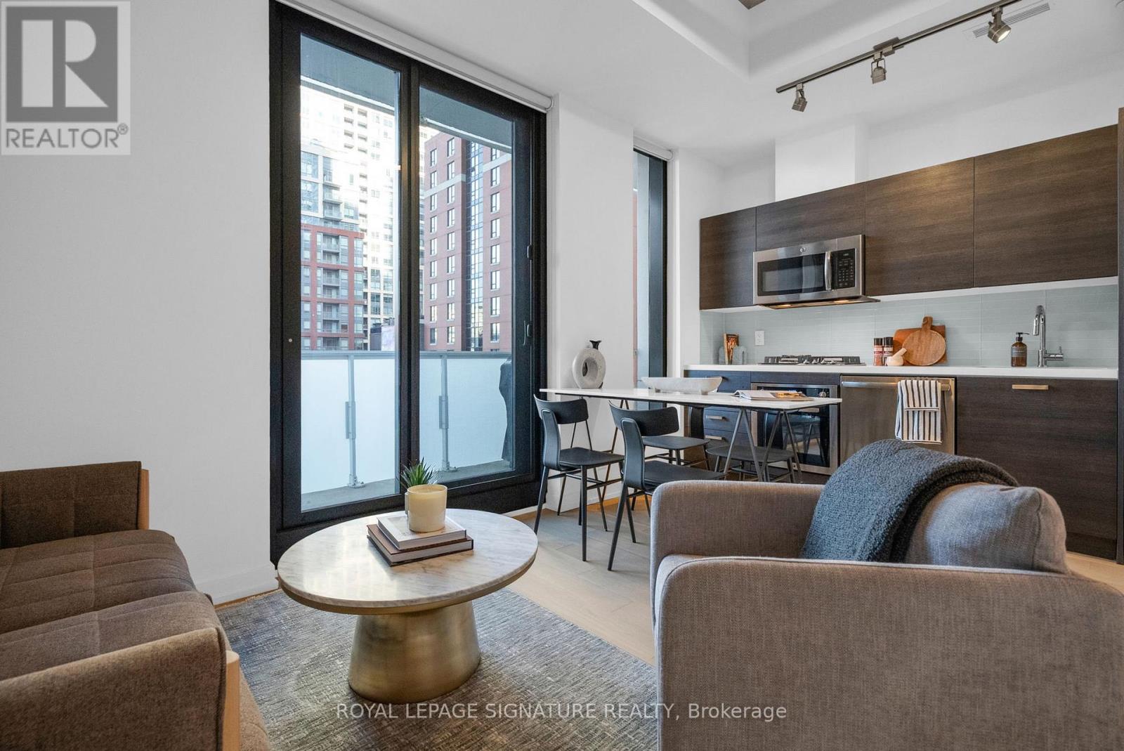 606 - 11 CHARLOTTE STREET, toronto (waterfront communities), Ontario