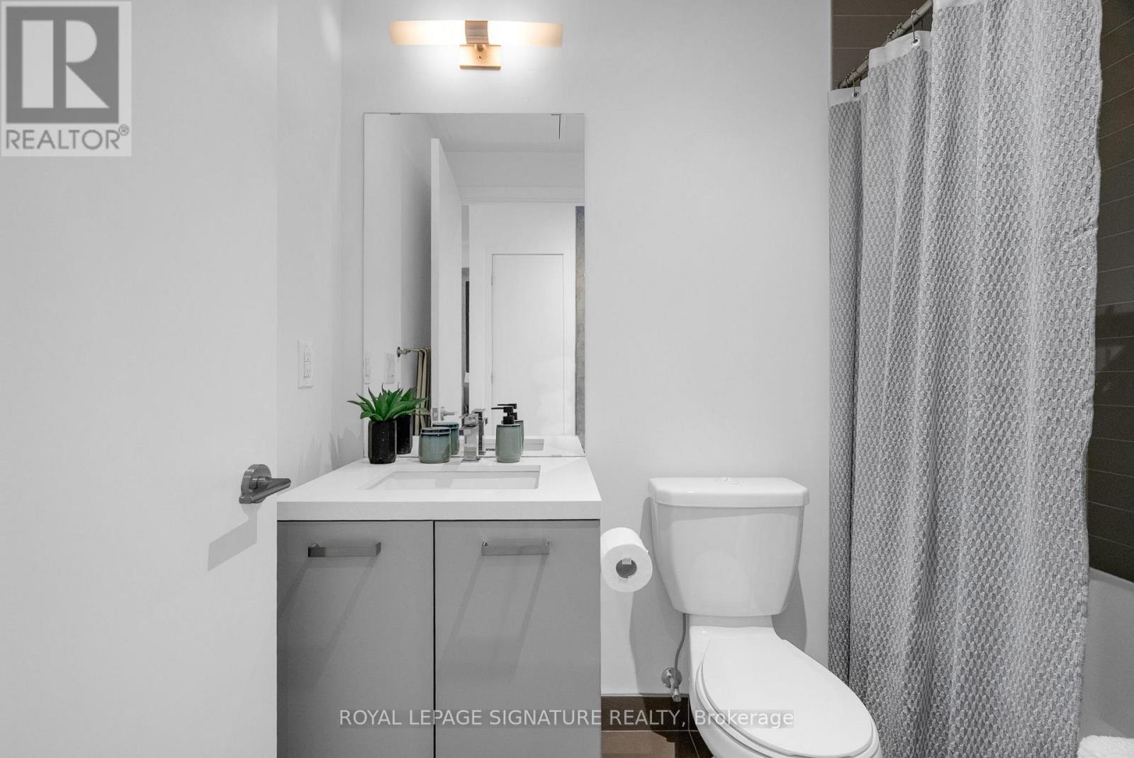 606 - 11 Charlotte Street, Toronto, Ontario  M5V 0M6 - Photo 16 - C12612526