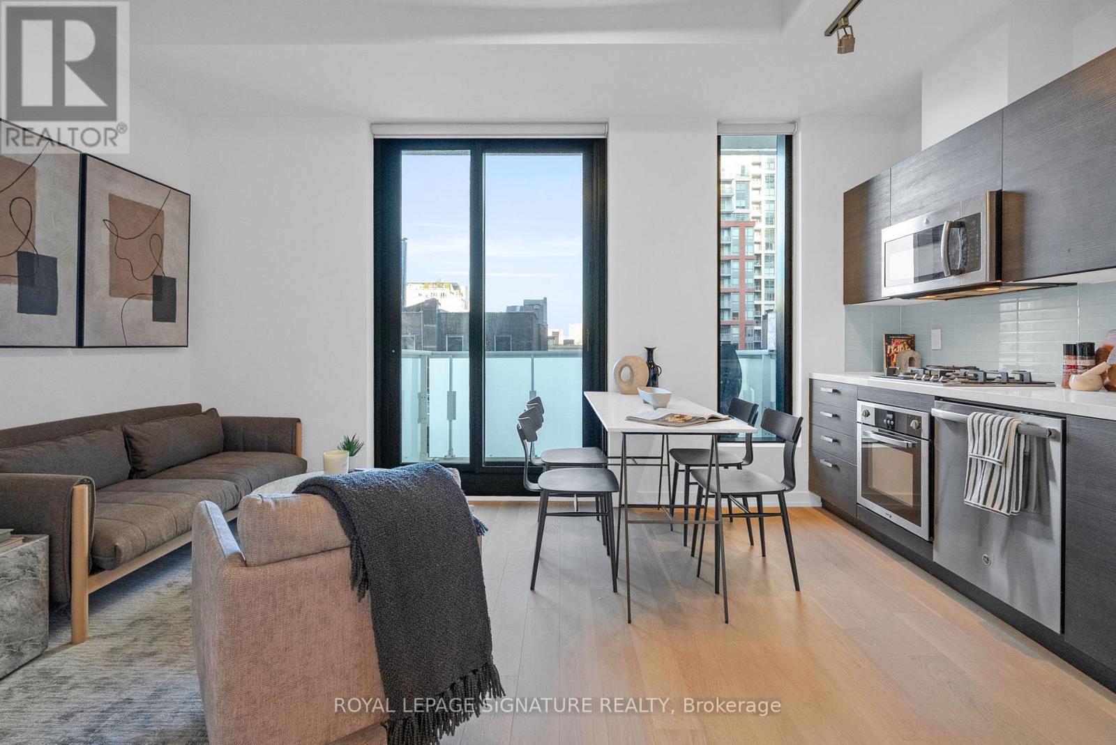 606 - 11 Charlotte Street, Toronto, Ontario  M5V 0M6 - Photo 2 - C12612526