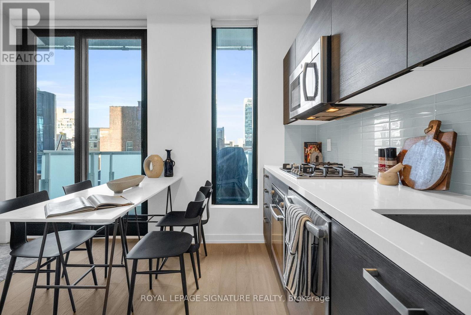 606 - 11 Charlotte Street, Toronto, Ontario  M5V 0M6 - Photo 8 - C12612526