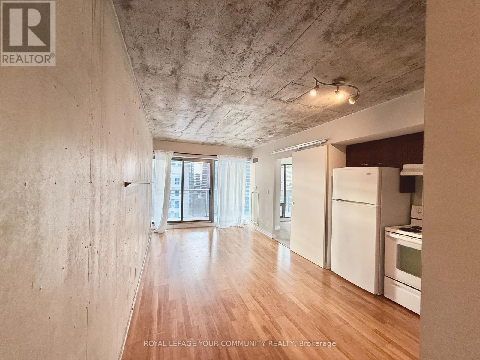 1305 - 22 Wellesley Street, Toronto, Ontario  M4Y 1G3 - Photo 3 - C12612586