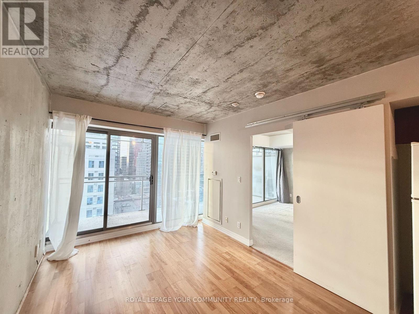 1305 - 22 Wellesley Street, Toronto, Ontario  M4Y 1G3 - Photo 6 - C12612586