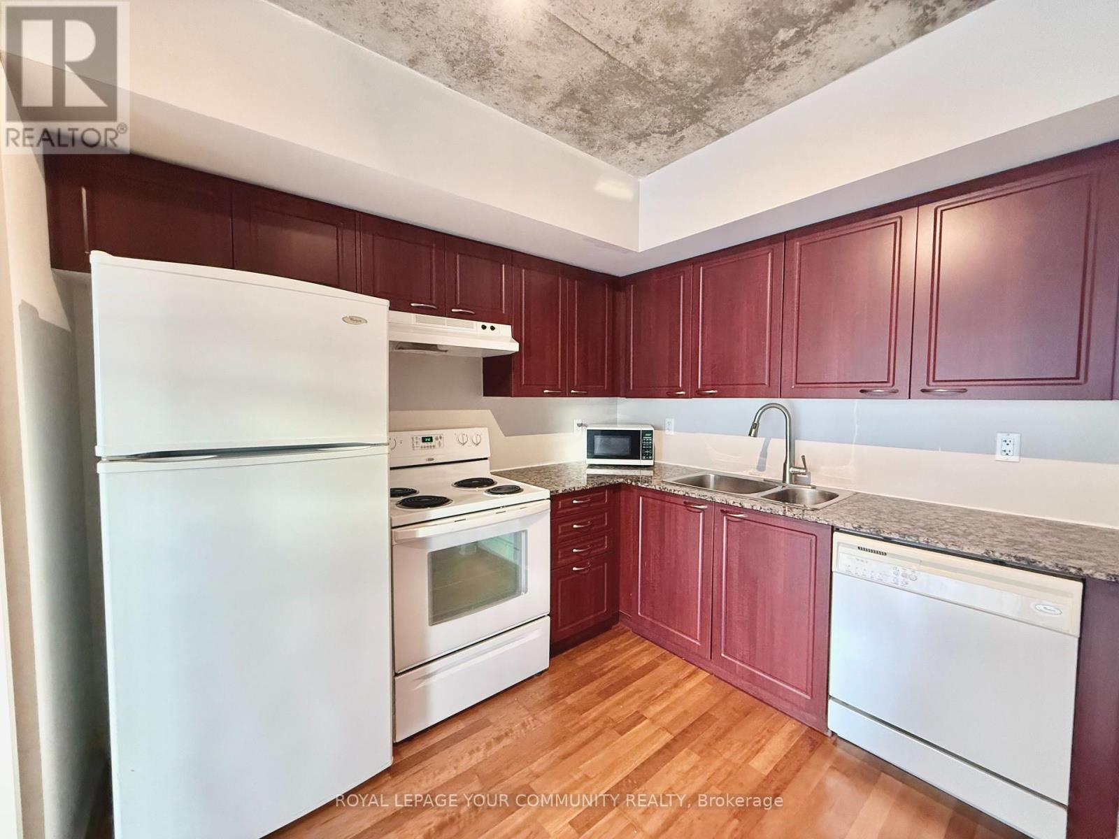 1305 - 22 Wellesley Street, Toronto, Ontario  M4Y 1G3 - Photo 9 - C12612586