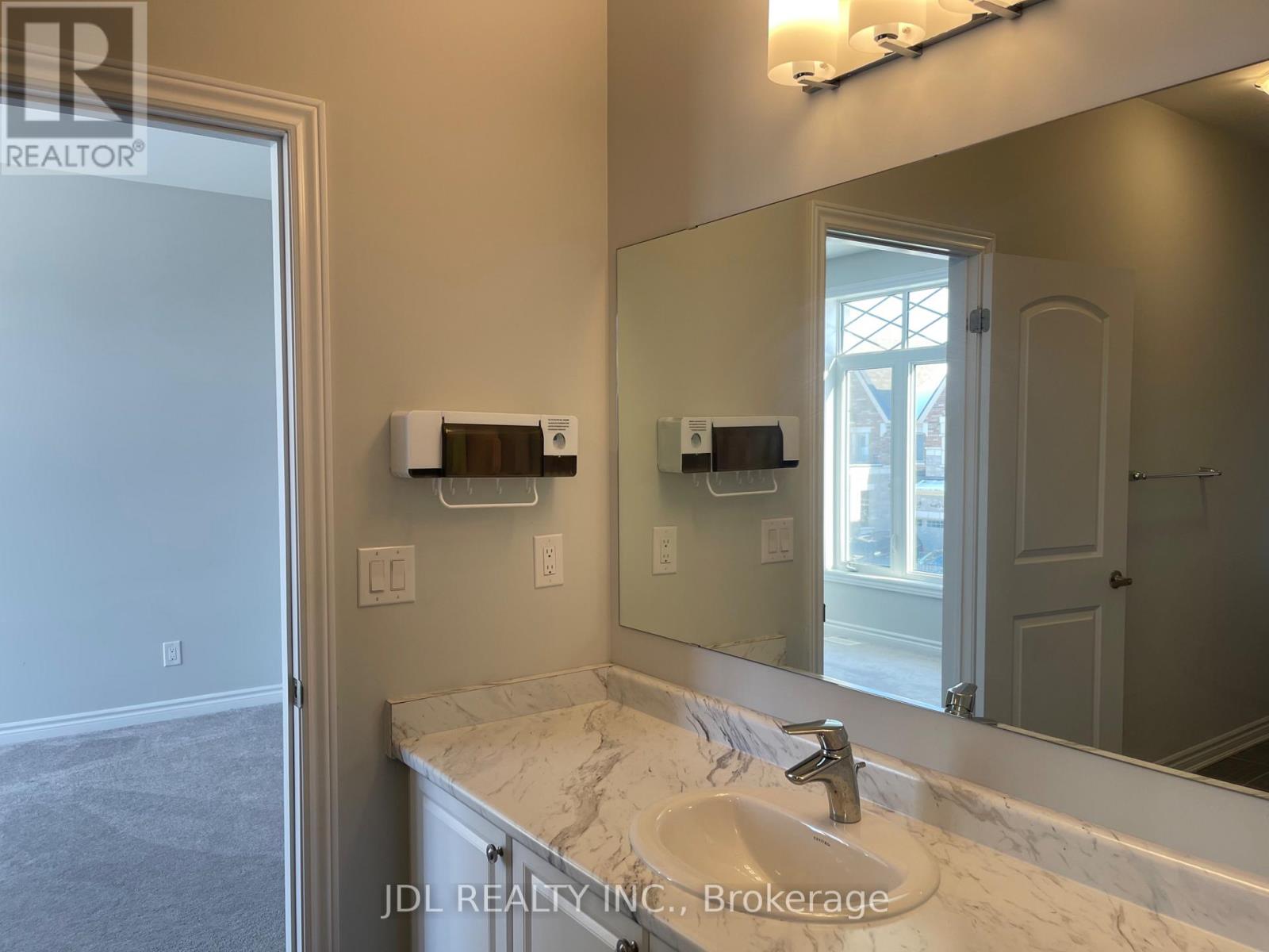 59 Bremner Street, Whitby, Ontario  L1R 0P8 - Photo 13 - E12612504