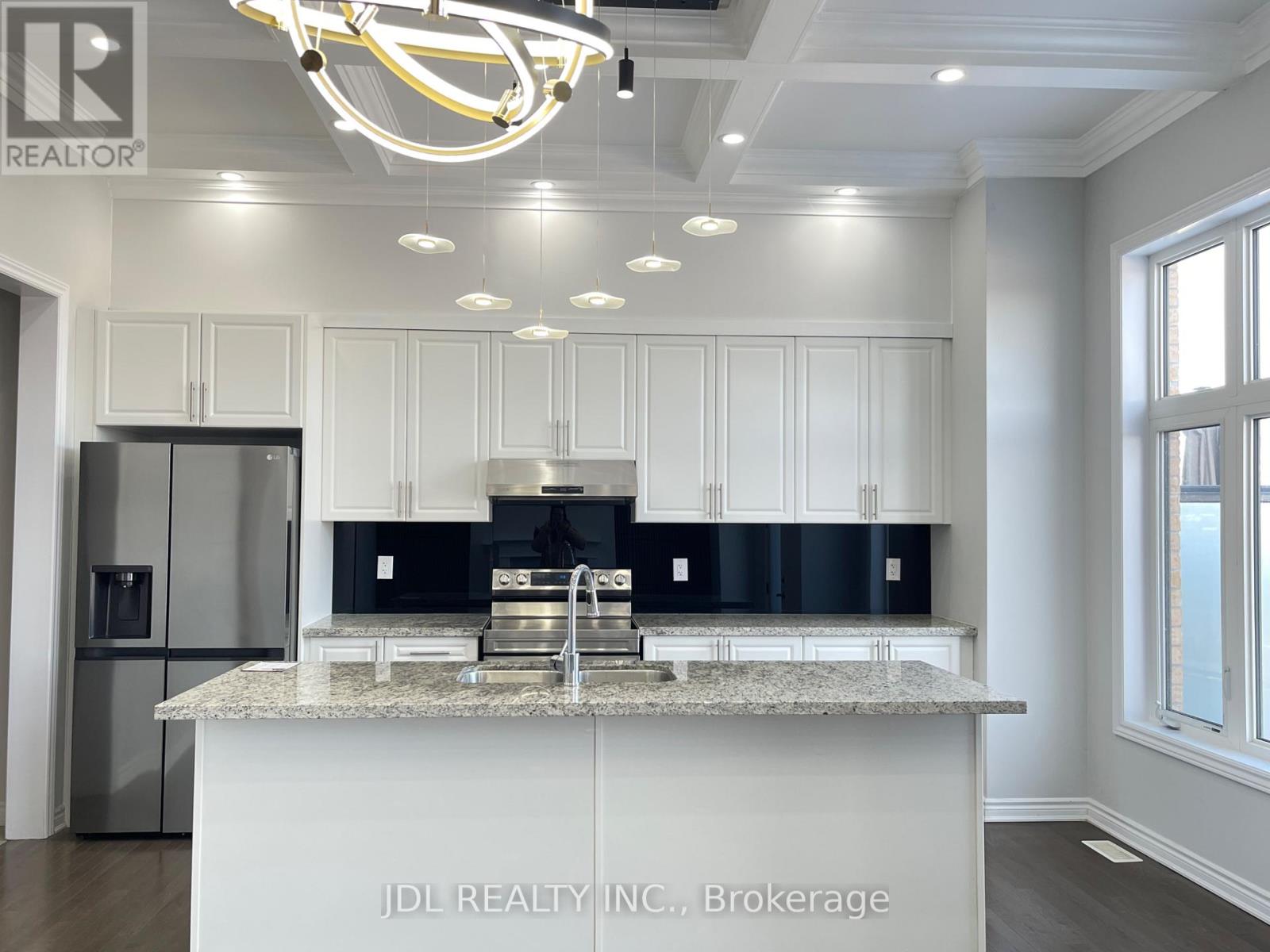 59 Bremner Street, Whitby, Ontario  L1R 0P8 - Photo 5 - E12612504