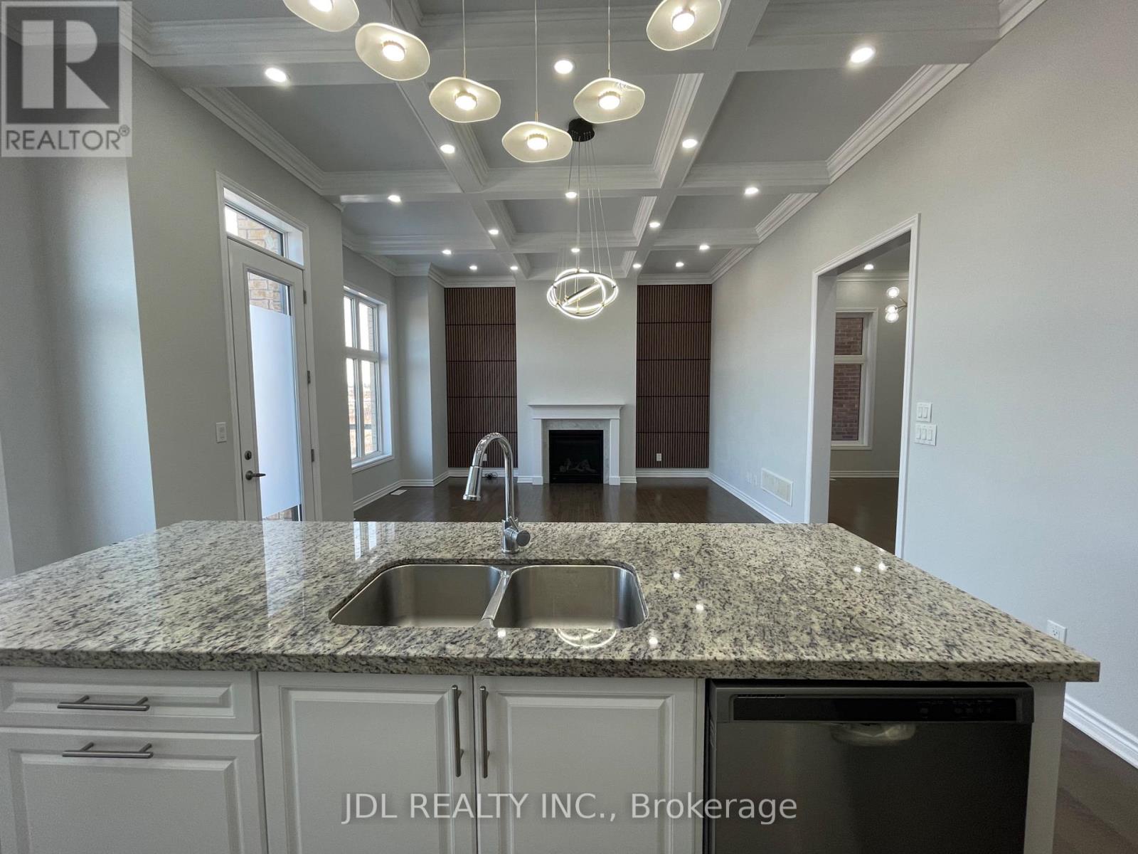 59 Bremner Street, Whitby, Ontario  L1R 0P8 - Photo 6 - E12612504