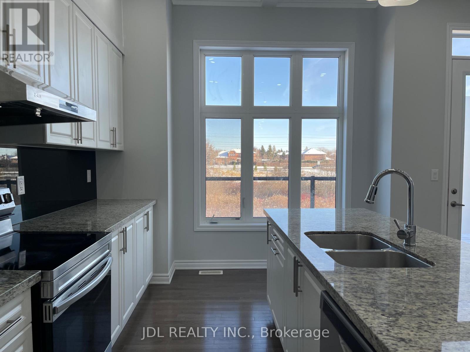 59 Bremner Street, Whitby, Ontario  L1R 0P8 - Photo 7 - E12612504