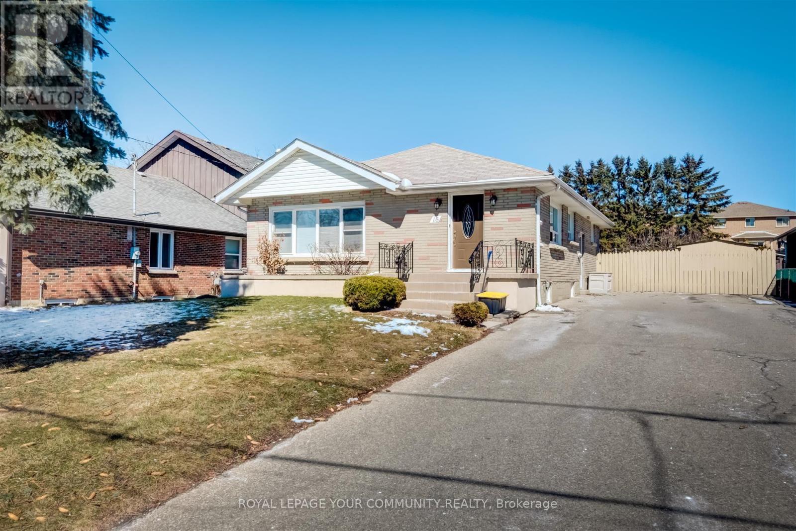 Basement - 18 Railway Street, Vaughan (Maple), Ontario  L6A 1P7 - Photo 2 - N12612502