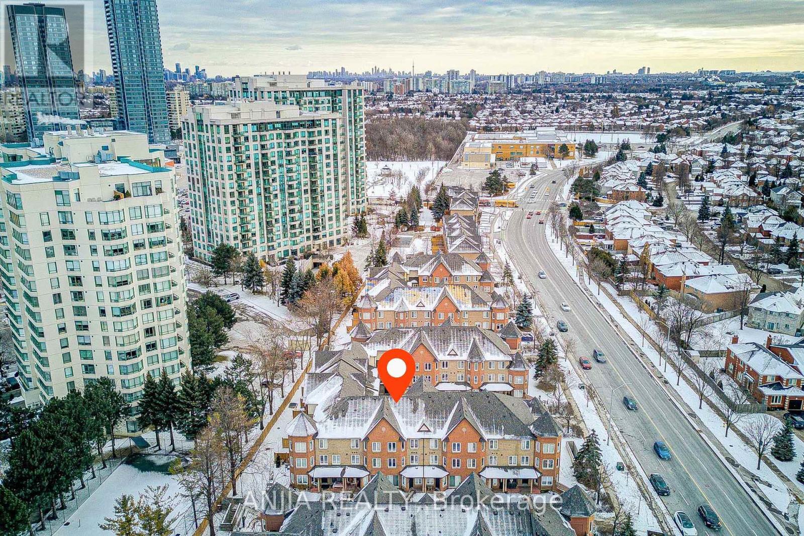 32 - 735 New Westminster Drive, Vaughan, Ontario L4J 7Y9 - Photo 2 - N12612562