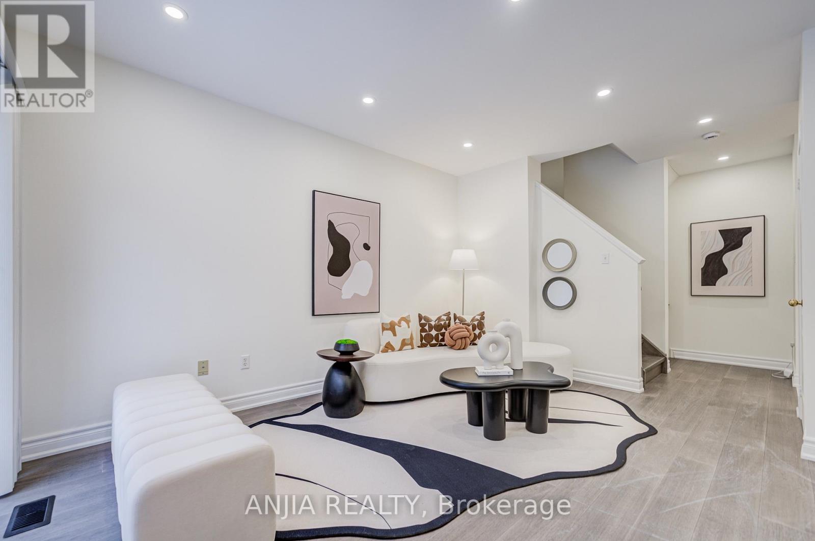 32 - 735 New Westminster Drive, Vaughan, Ontario L4J 7Y9 - Photo 8 - N12612562