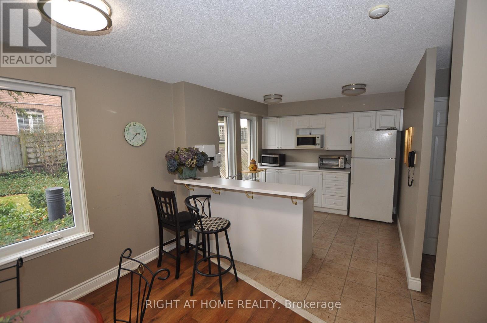 308 - 2300 Parkhaven Boulevard, Oakville, Ontario  L6H 6V9 - Photo 32 - W12583456