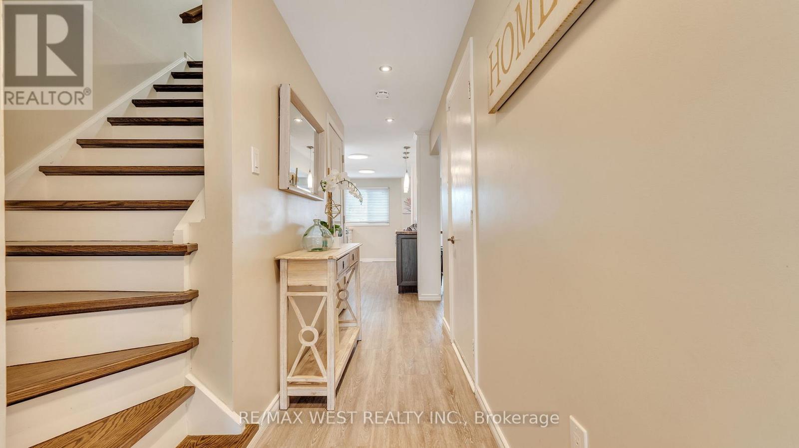 67 Corbett Drive, Barrie (Grove East), Ontario  L4M 5V5 - Photo 9 - S12612530