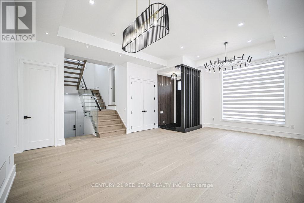 1 Frankwood Road, Toronto, Ontario  M8Z 1Y8 - Photo 5 - W12610676