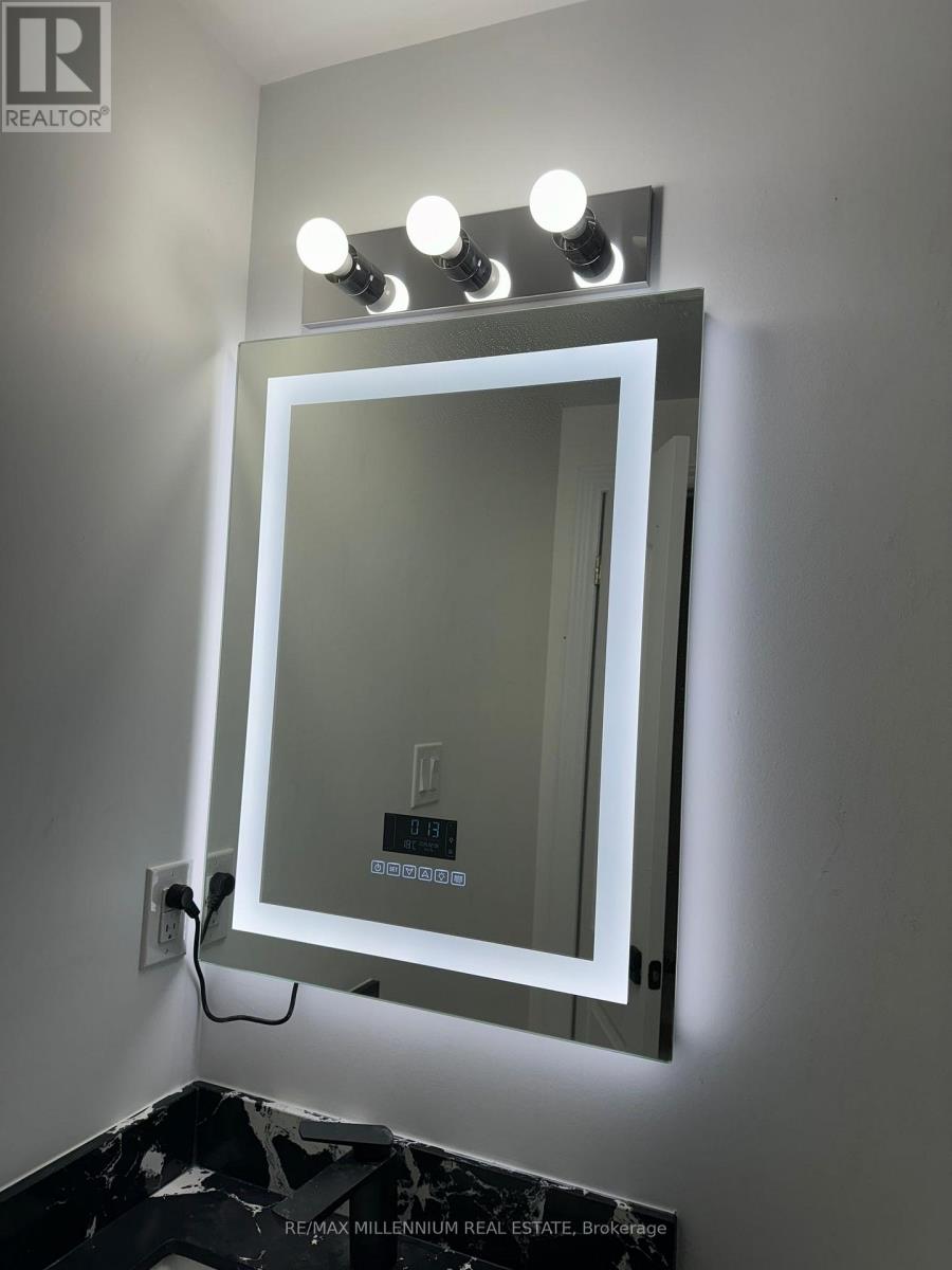 37 Seahorse Avenue, Brampton, Ontario  L6V 4N7 - Photo 3 - W12612418