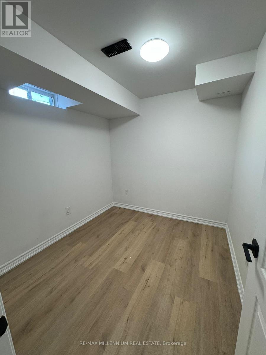 37 Seahorse Avenue, Brampton, Ontario  L6V 4N7 - Photo 7 - W12612418