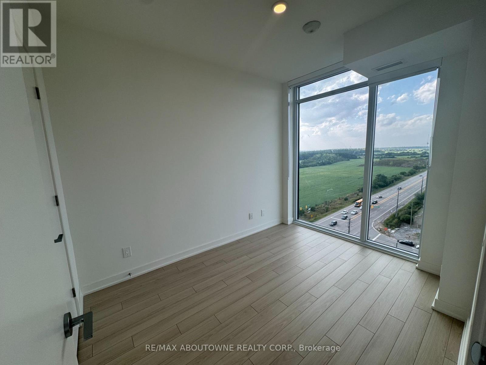 1204 - 3079 Trafalgar Road, Oakville, Ontario  L6H 8C5 - Photo 10 - W12612454