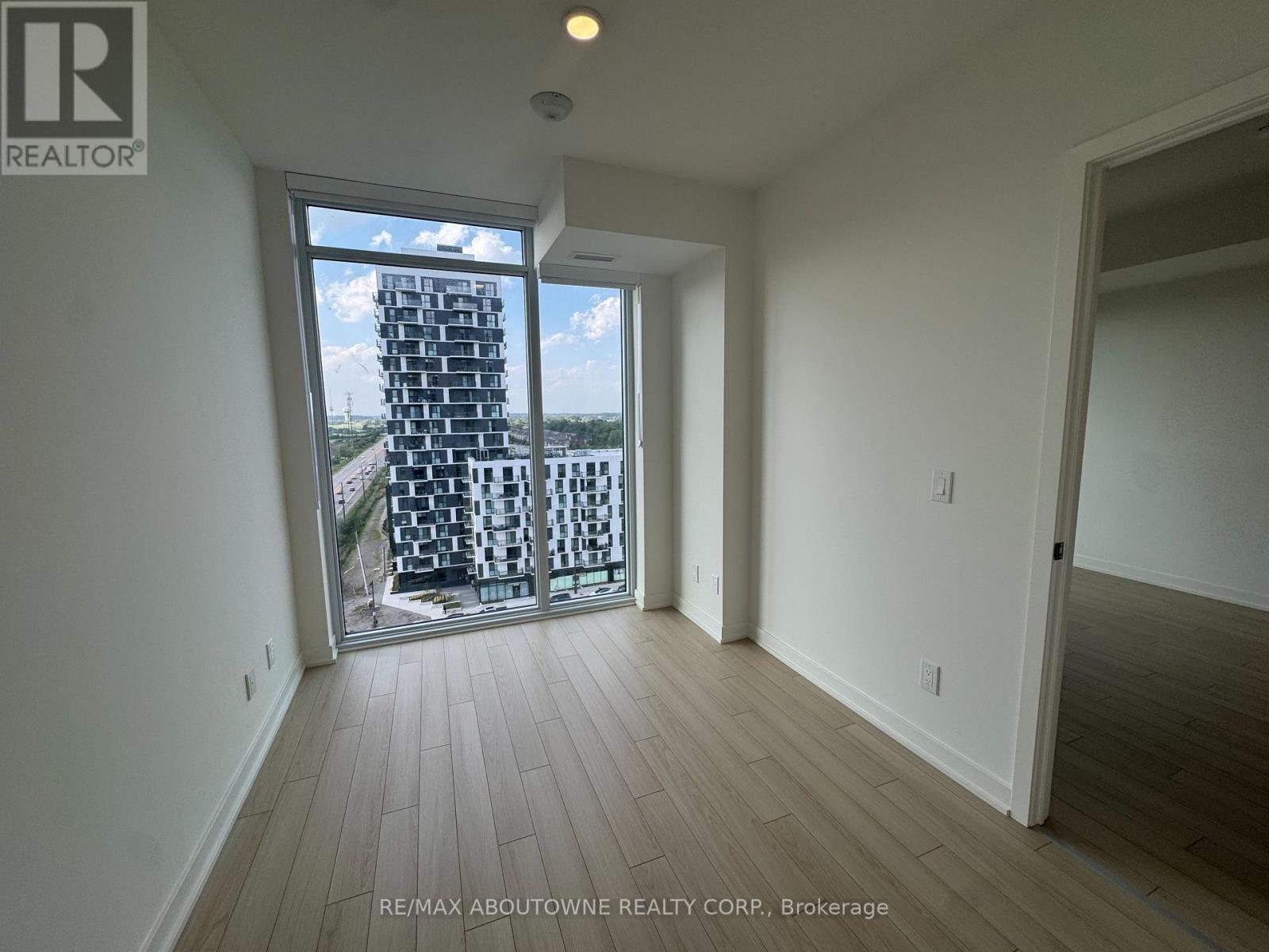 1204 - 3079 Trafalgar Road, Oakville, Ontario  L6H 8C5 - Photo 13 - W12612454