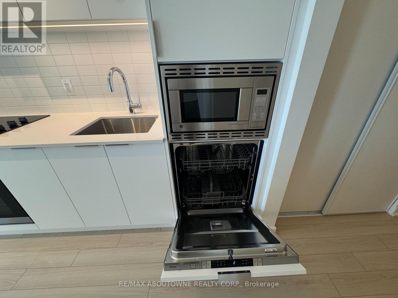 1204 - 3079 Trafalgar Road, Oakville, Ontario  L6H 8C5 - Photo 19 - W12612454