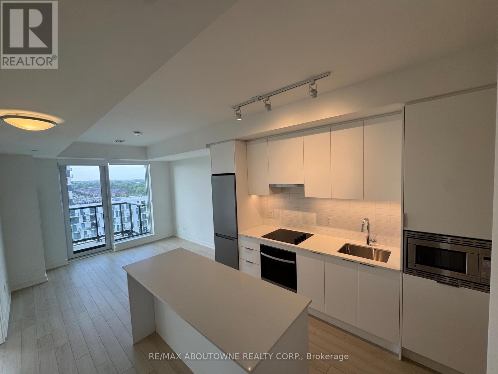 1204 - 3079 Trafalgar Road, Oakville, Ontario  L6H 8C5 - Photo 5 - W12612454