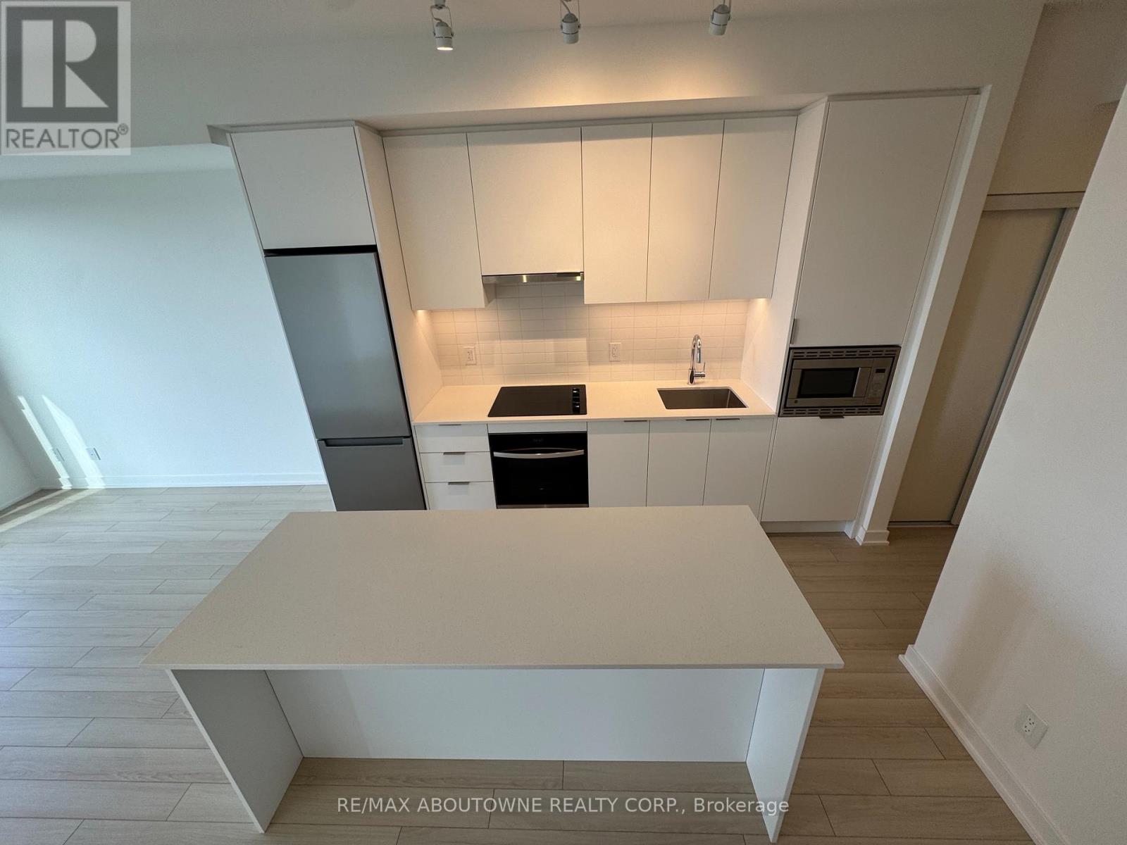 1204 - 3079 Trafalgar Road, Oakville, Ontario  L6H 8C5 - Photo 8 - W12612454