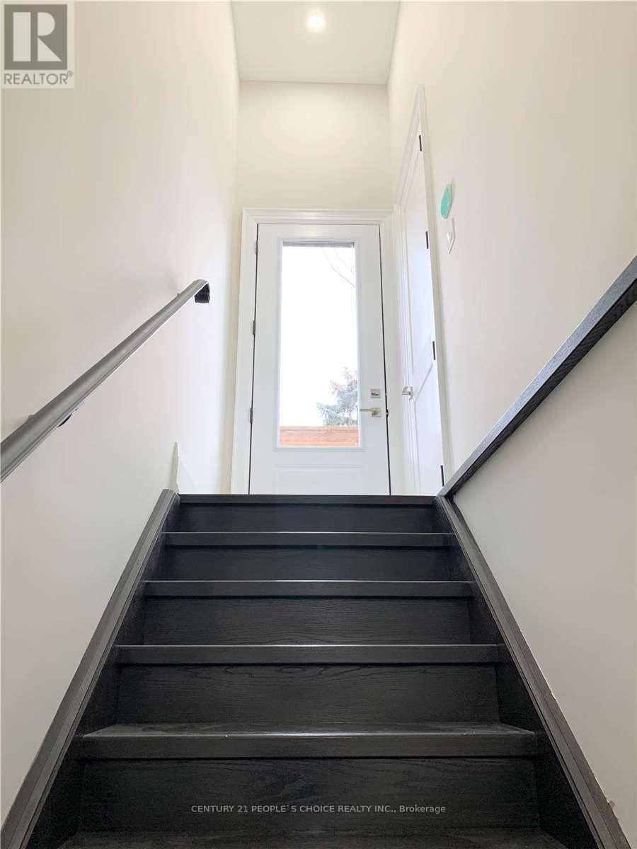 168 Fairview Road W, Mississauga (Fairview), Ontario  L5B 1K8 - Photo 3 - W12612498