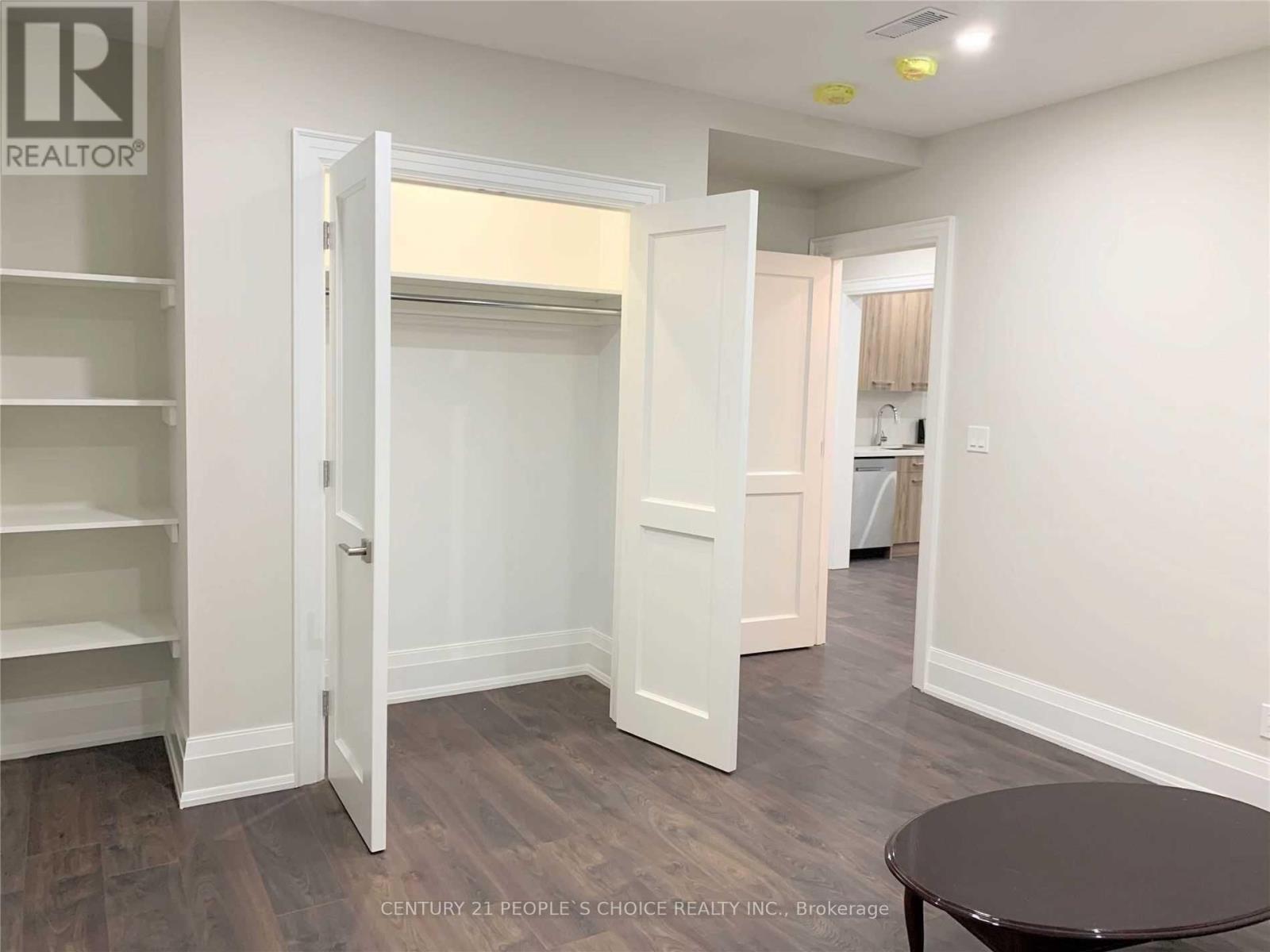 168 Fairview Road W, Mississauga (Fairview), Ontario  L5B 1K8 - Photo 4 - W12612498