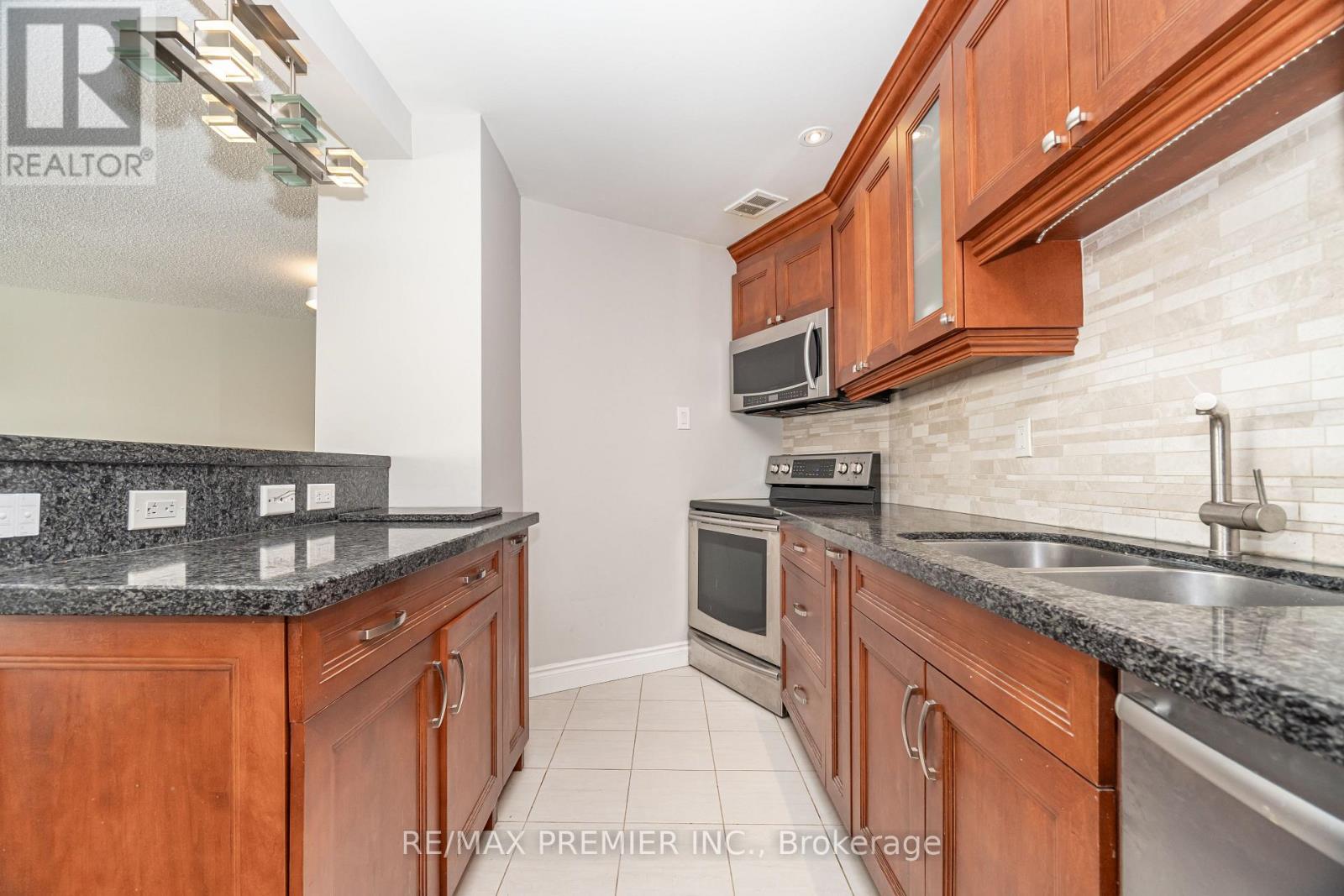 1602 - 475 The West Mall, Toronto (Etobicoke West Mall), Ontario  M9C 4Z3 - Photo 13 - W12612506