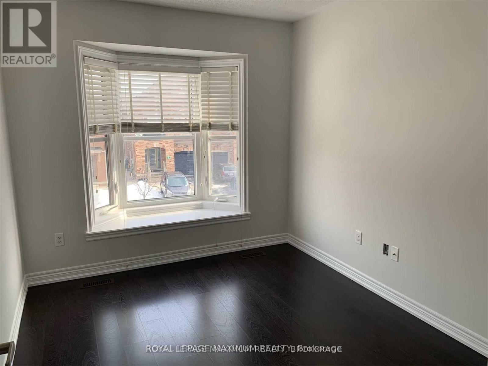 8 Tustin Road, Brampton (Bram East), Ontario  L6P 3K9 - Photo 10 - W12612514