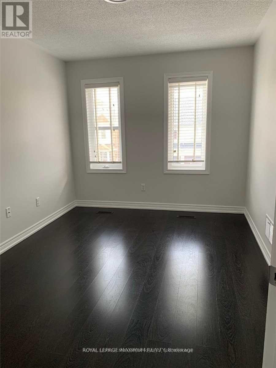 8 Tustin Road, Brampton (Bram East), Ontario  L6P 3K9 - Photo 12 - W12612514