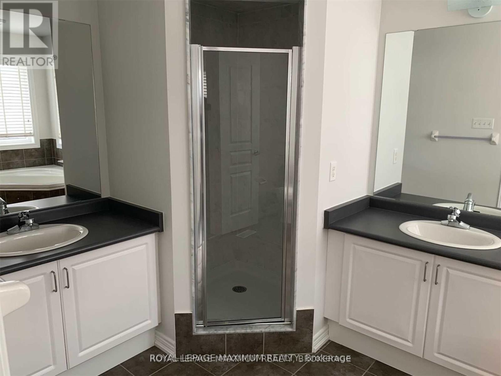 8 Tustin Road, Brampton (Bram East), Ontario  L6P 3K9 - Photo 15 - W12612514