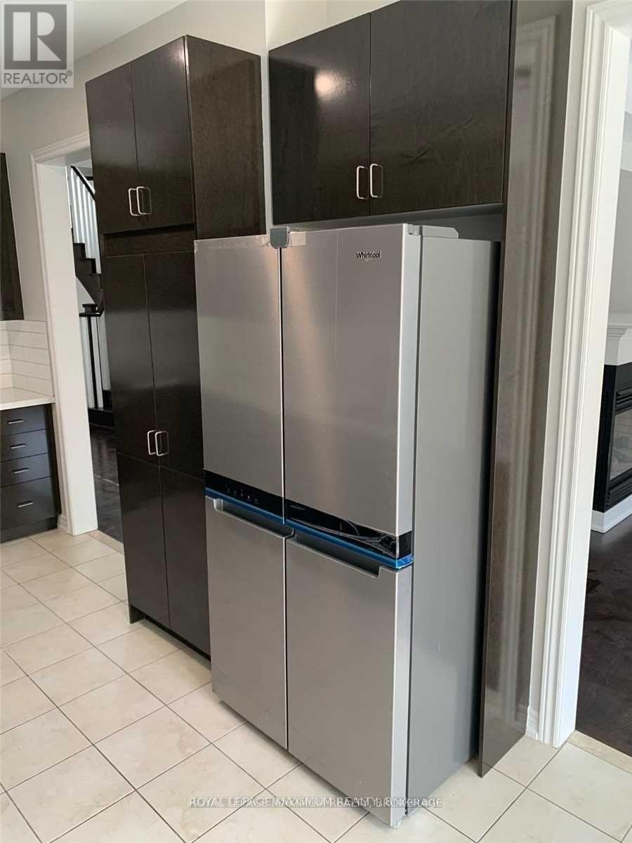 8 Tustin Road, Brampton (Bram East), Ontario  L6P 3K9 - Photo 6 - W12612514