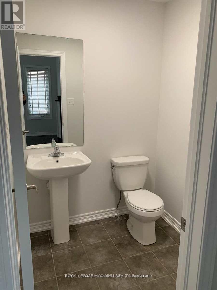 8 Tustin Road, Brampton (Bram East), Ontario  L6P 3K9 - Photo 7 - W12612514