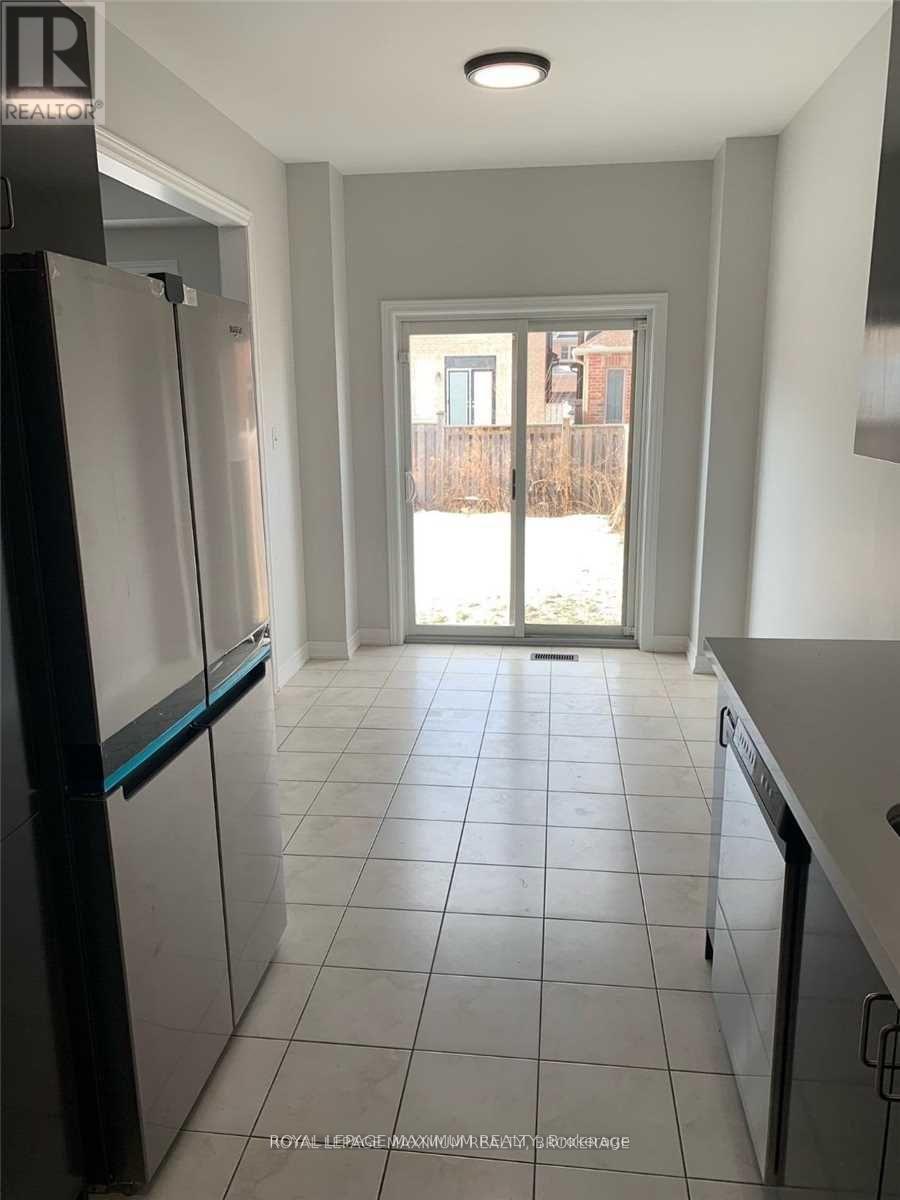 8 Tustin Road, Brampton (Bram East), Ontario  L6P 3K9 - Photo 8 - W12612514