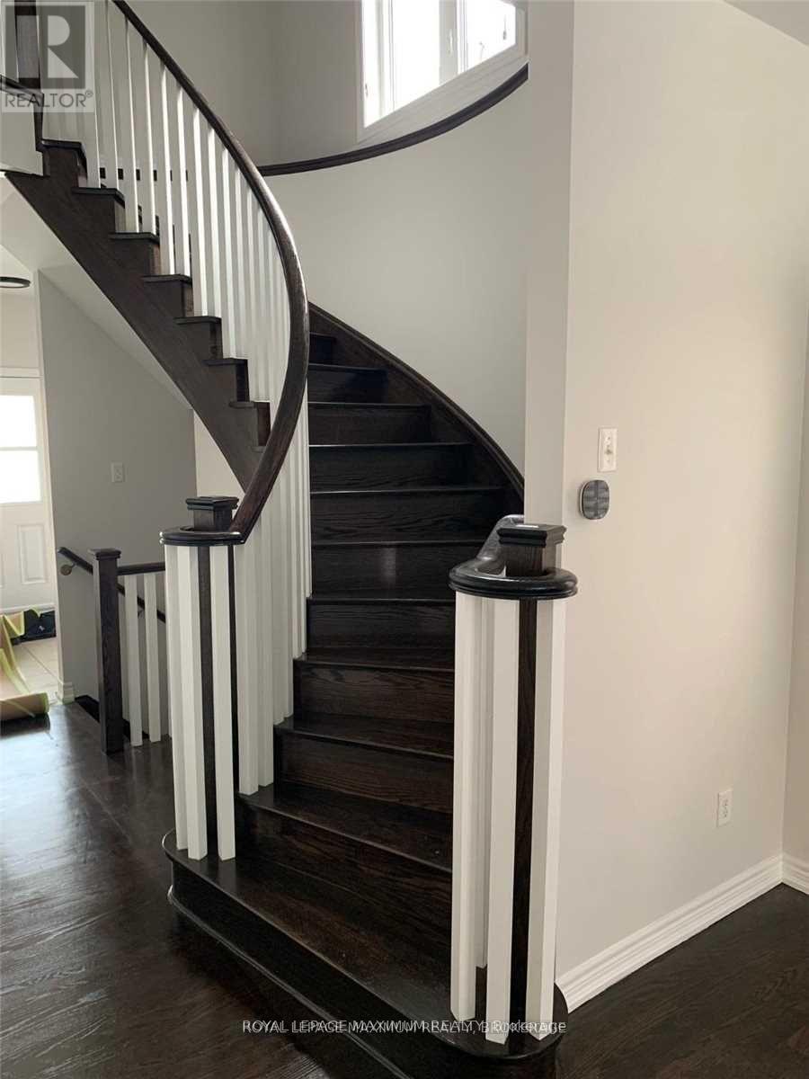 8 Tustin Road, Brampton (Bram East), Ontario  L6P 3K9 - Photo 9 - W12612514