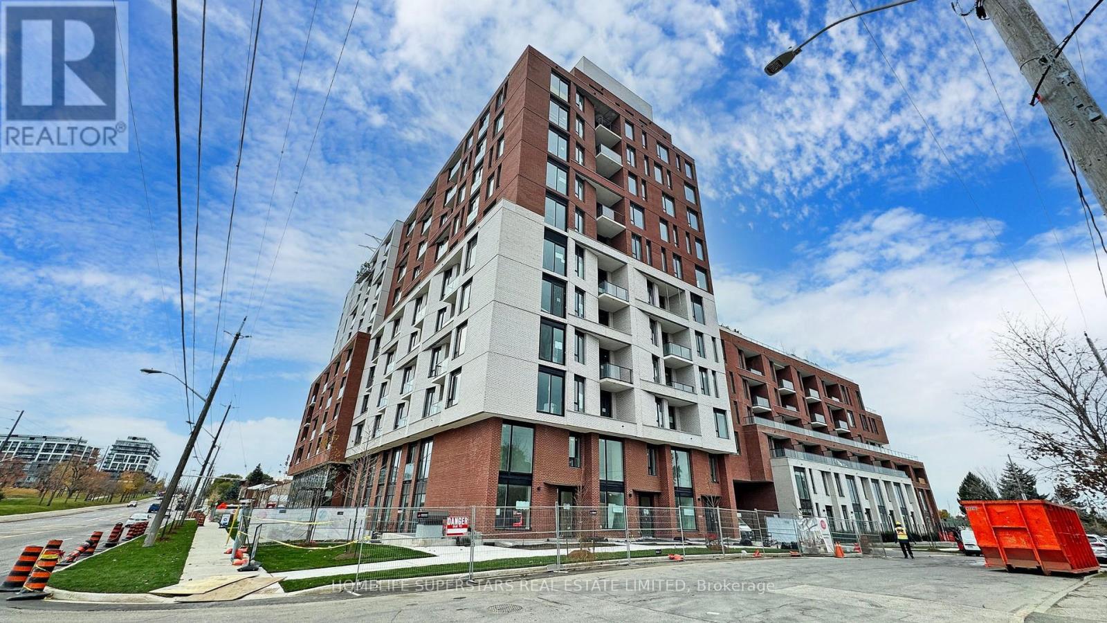 212 - 11 Maryport Avenue, Toronto (Downsview-Roding-Cfb), Ontario  M3M 0E2 - Photo 3 - W12612570