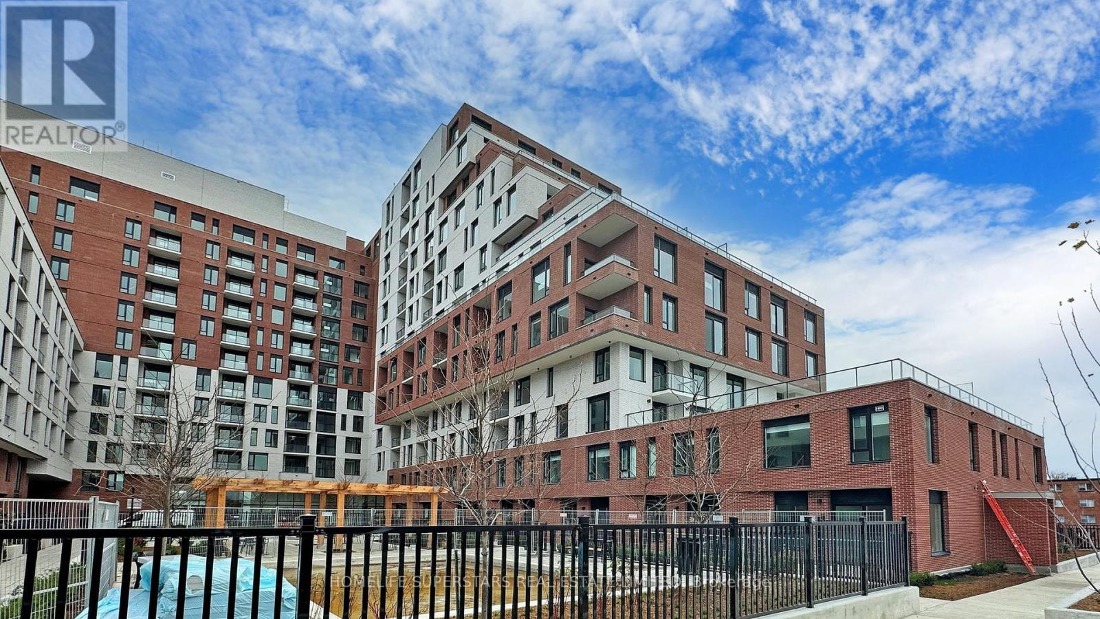 212 - 11 Maryport Avenue, Toronto (Downsview-Roding-Cfb), Ontario  M3M 0E2 - Photo 4 - W12612570