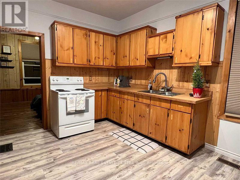 18 Redwood Drive, Parry Sound, Ontario  P2A 2S4 - Photo 10 - X12612590