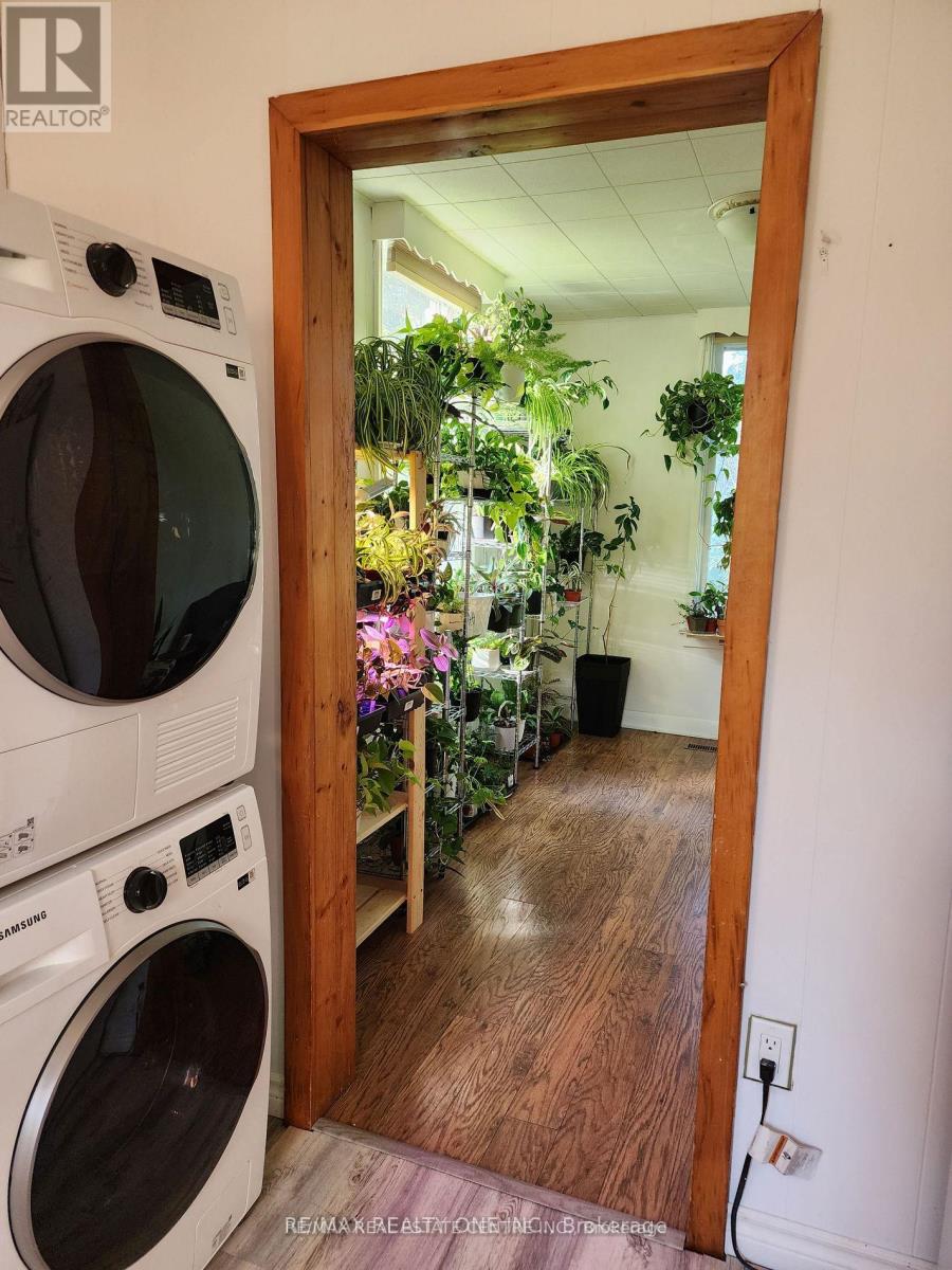 18 Redwood Drive, Parry Sound, Ontario  P2A 2S4 - Photo 12 - X12612590