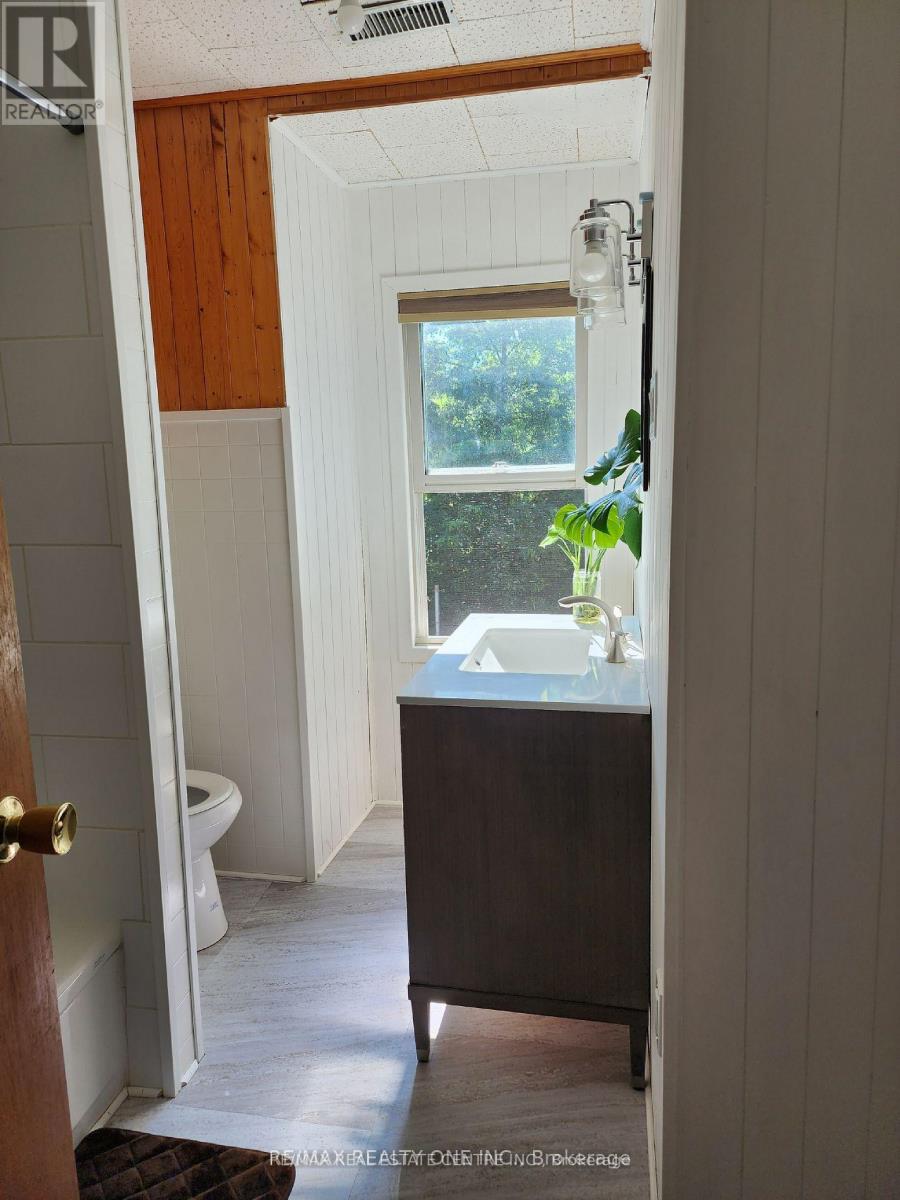 18 Redwood Drive, Parry Sound, Ontario  P2A 2S4 - Photo 14 - X12612590