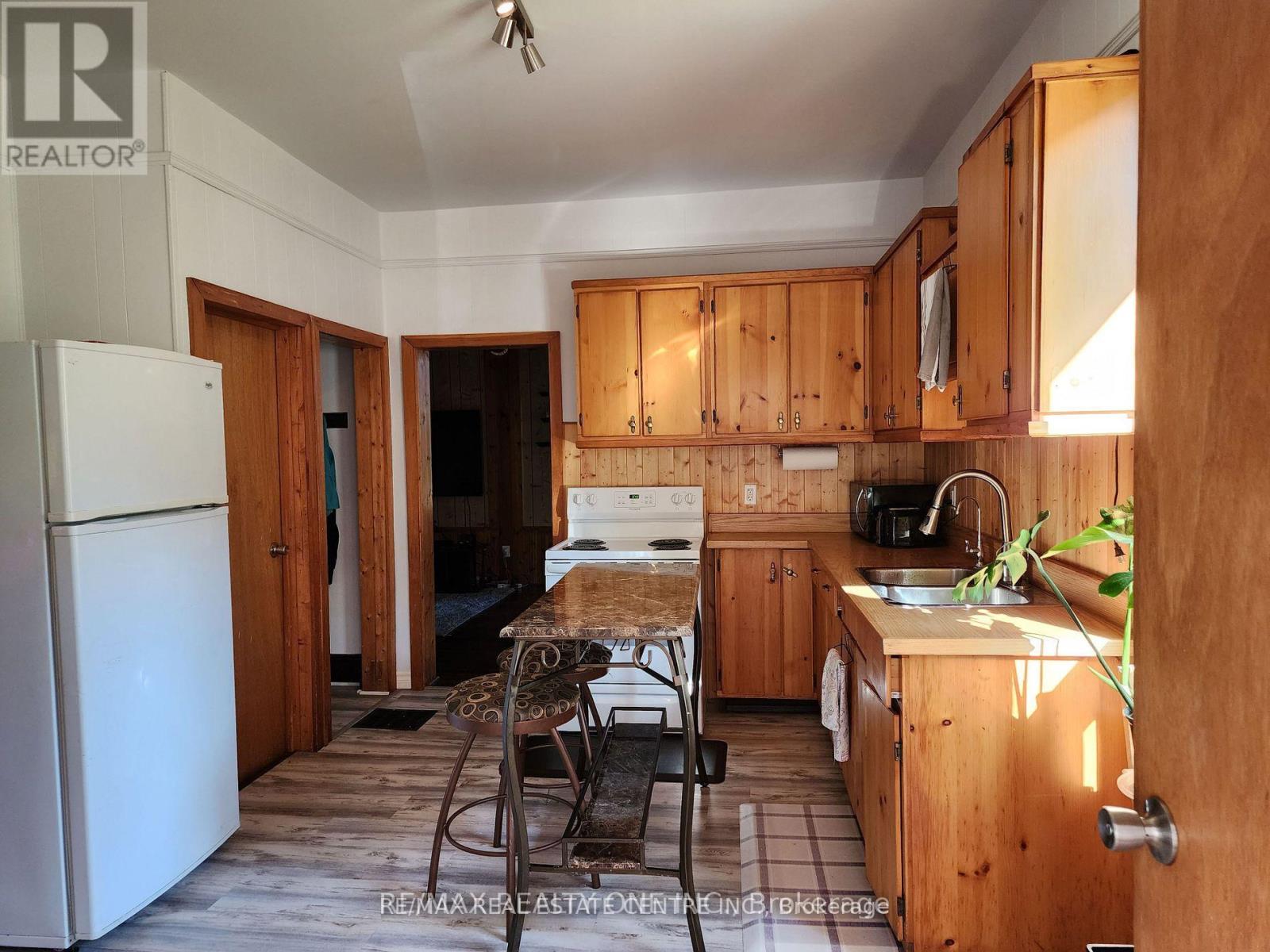 18 Redwood Drive, Parry Sound, Ontario  P2A 2S4 - Photo 8 - X12612590