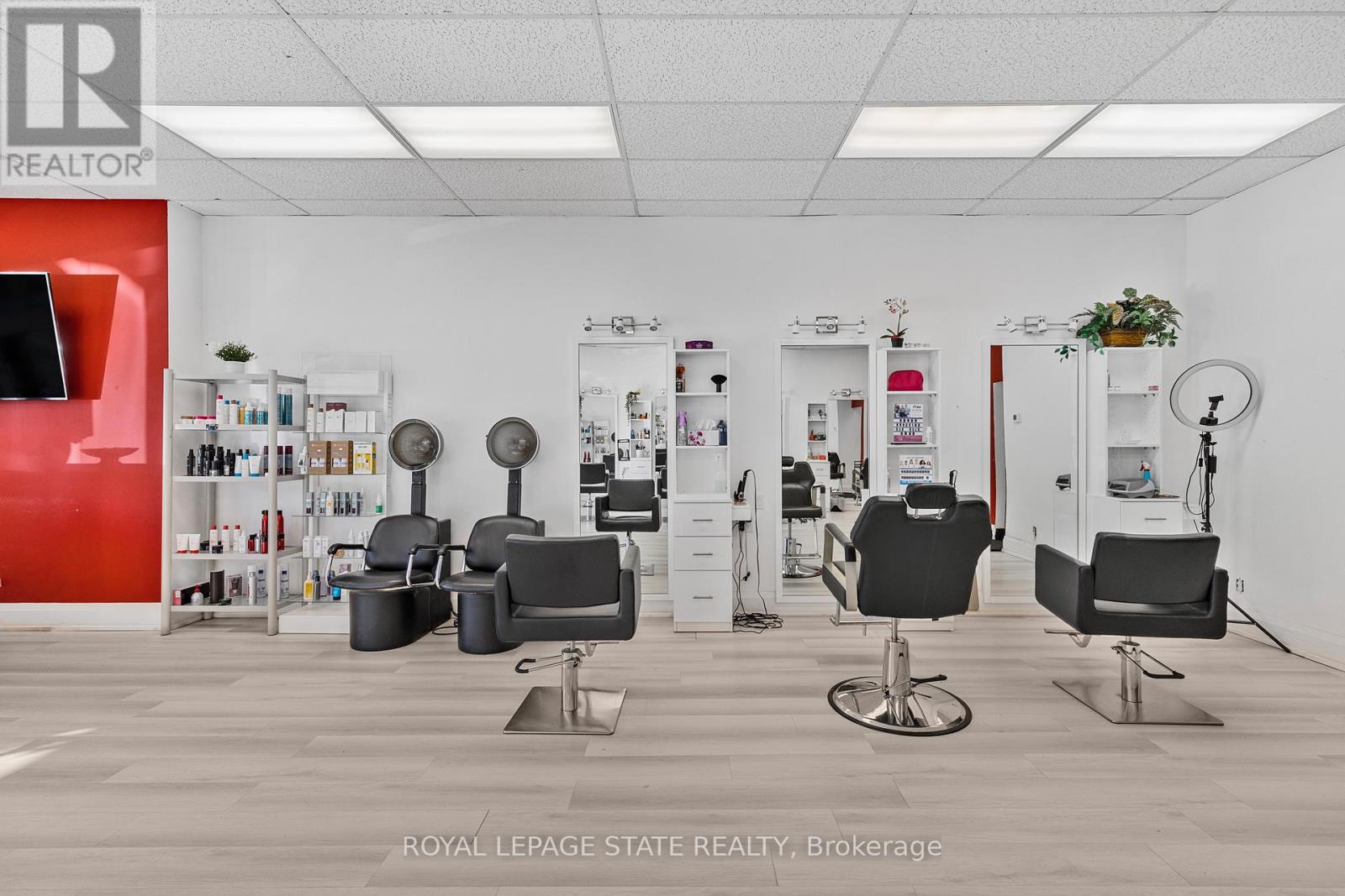 665 Plains Road E, Burlington, Ontario  L7T 2E8 - Photo 14 - W12605076