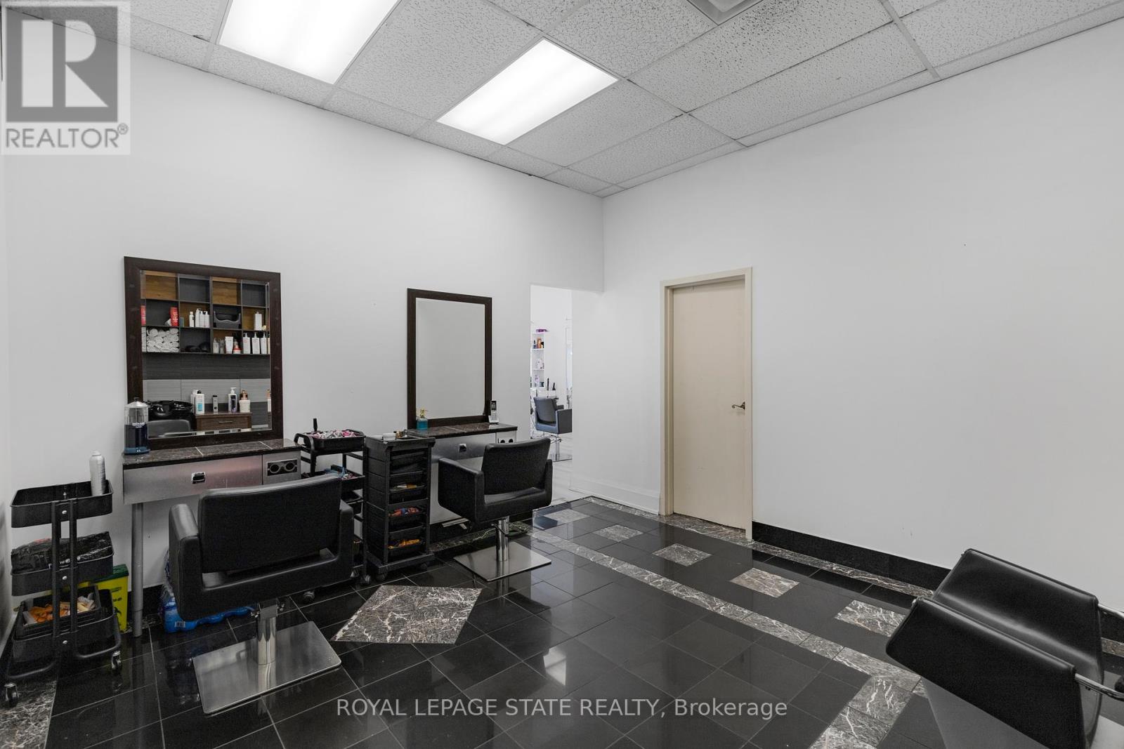 665 Plains Road E, Burlington, Ontario  L7T 2E8 - Photo 18 - W12605076