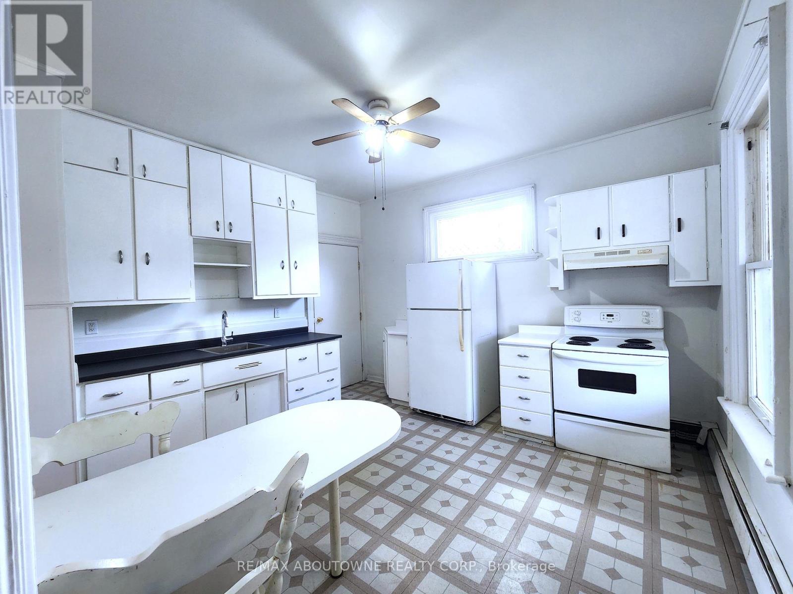 Main - 177 Chatham Street, Brantford, Ontario  N3S 4G6 - Photo 5 - X12607548