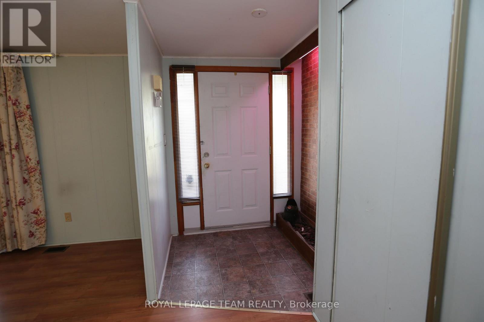 3 Fringewood Drive, Ottawa, Ontario  K2S 1T1 - Photo 2 - X12340076